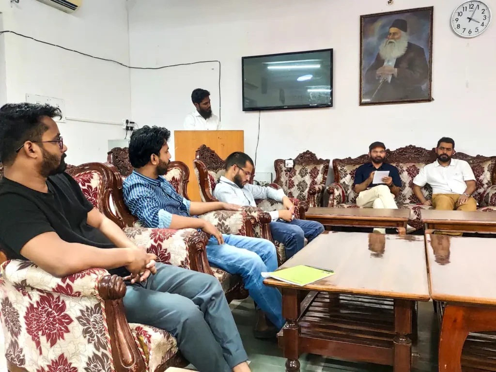 Aligarh Muslim University students (AMU Students) Debating